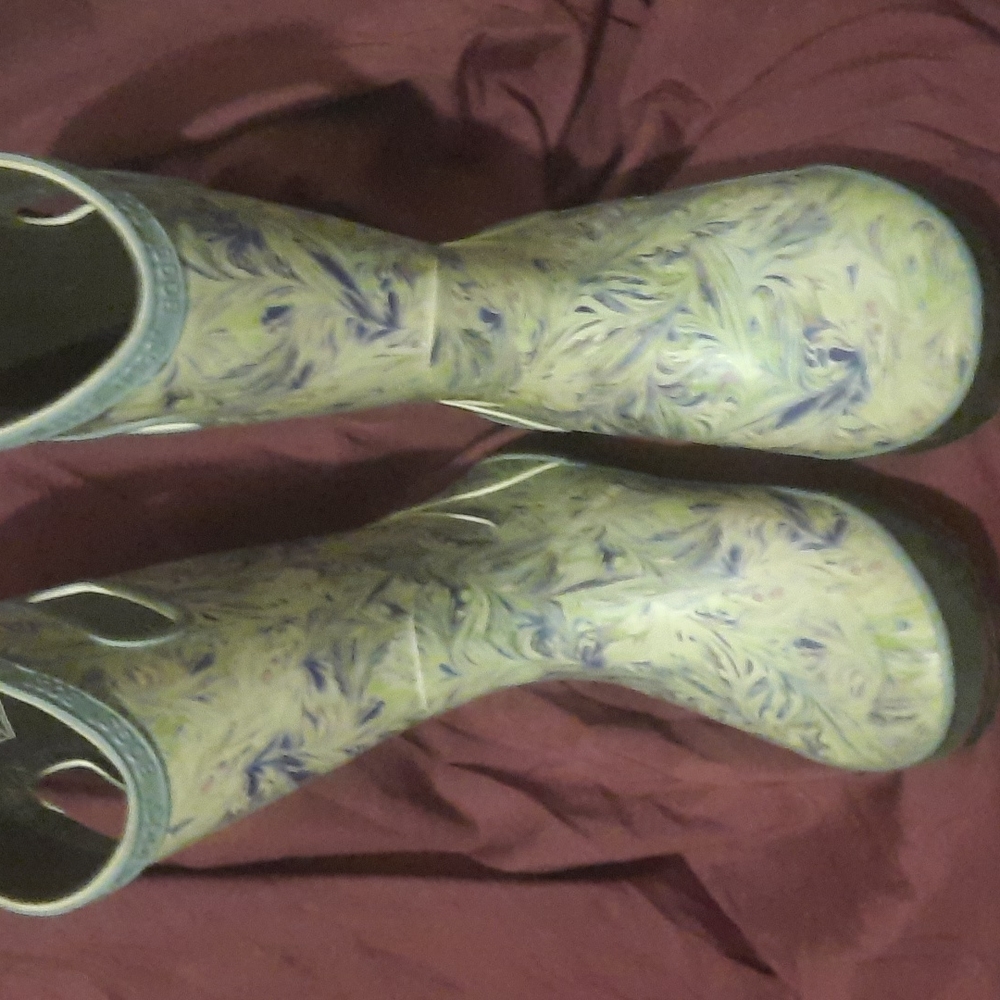 Kids Bogs rain boots